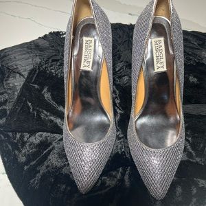 Badgley Mischka Silver Pumps size 7- Fish Scale. Perfect for New Years Party!